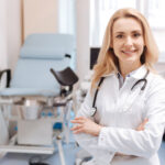 Ginekolog – jak wybrać lekarza, pierwsza wizyta i jak się przygotować